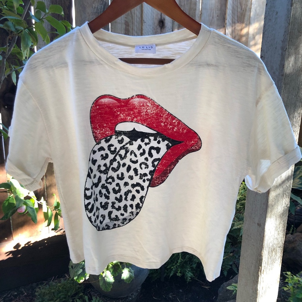 Le Lis  Iconic Rolling Stones Cropped Tee Size Medium- LIKE NEW!